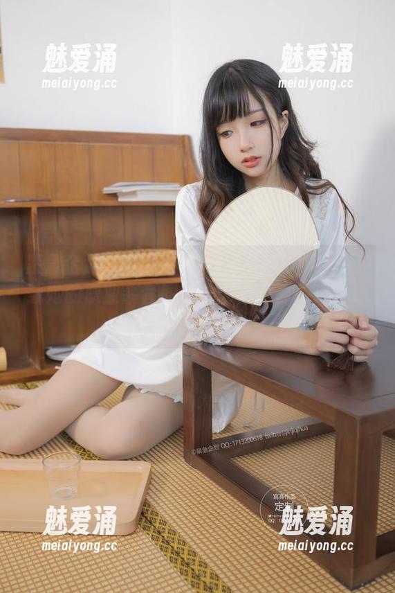 紧急企划 - 一只喵喵梓化身职场女神：下载她的职业装套图，办公室也能变成秀场！