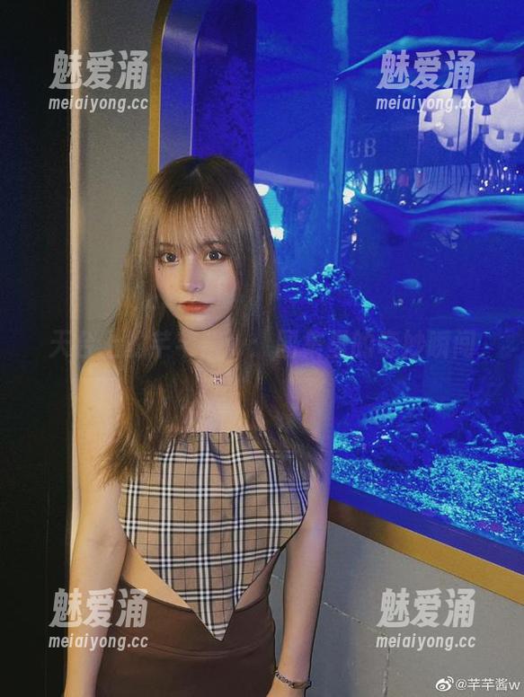 天台上的芊芊酱w：图集里的奇妙瞬间
