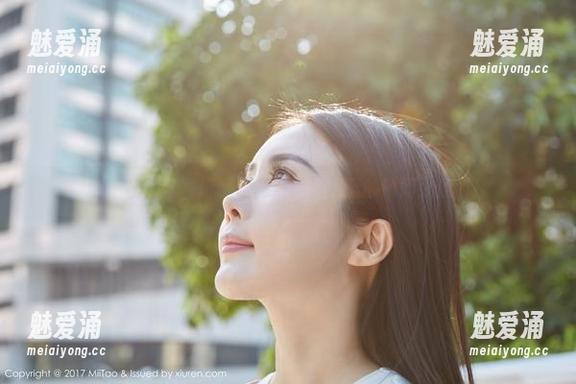蜜桃社 - 李颖诗黑丝私拍：原图里的瞬间太撩了！