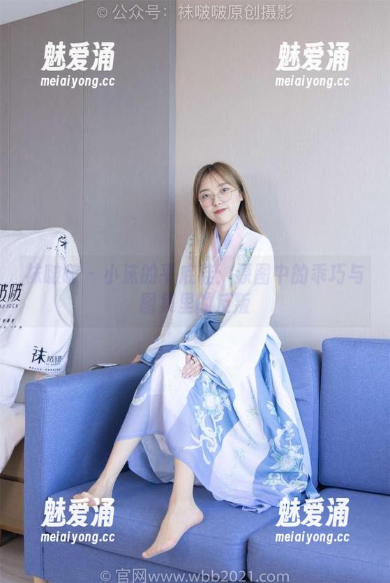 袜啵啵 - 小沫的平底鞋：原图中的乖巧与图集里的反叛