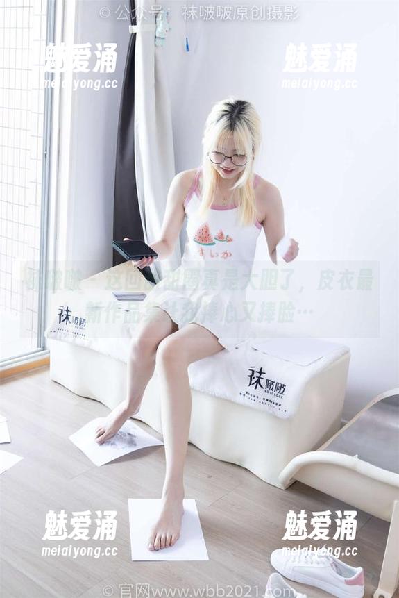 袜啵啵 - 这回甜甜圈真是大胆了，皮衣最新作品集让我捧心又捧脸…