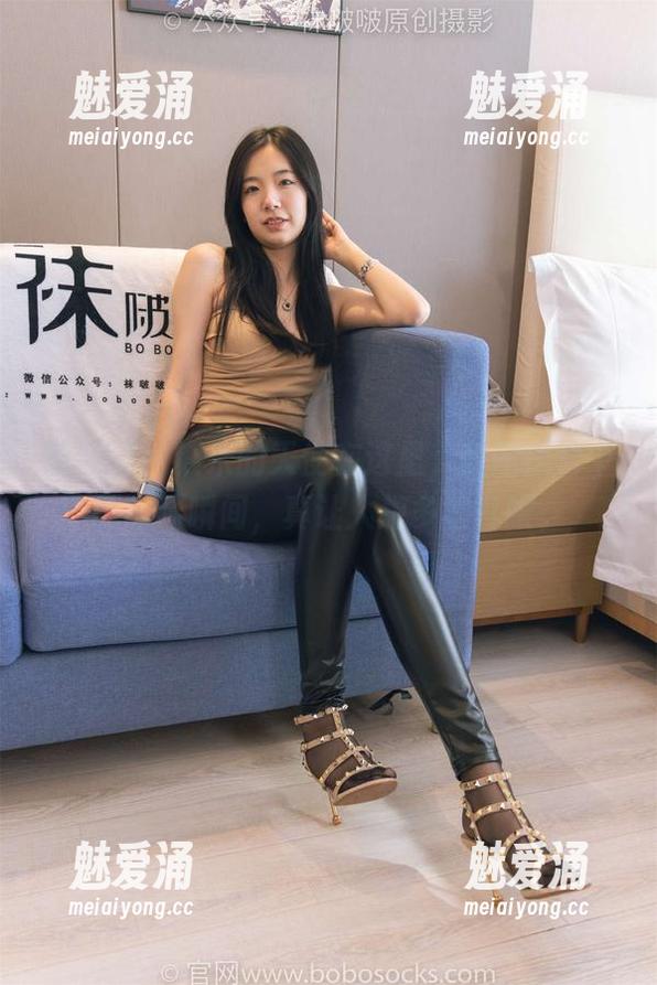 袜啵啵 - 糯米的天使在这里，美图图包中的暧昧瞬间，真让人想多看几眼。