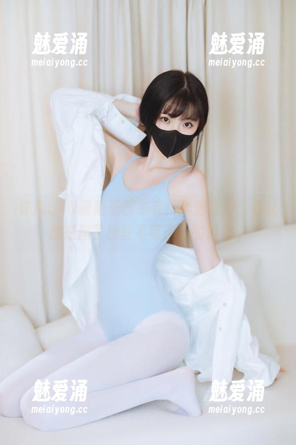 许岚LAN最新美图来袭！半透粉纱，竟让我想起了那些不可告人的幻想。