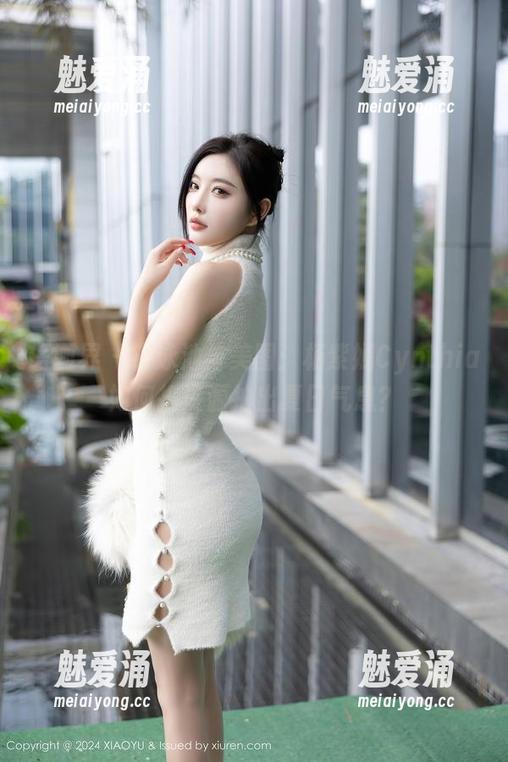 语画界-杨紫嫣Cynthia 语画界 - 游泳池与美图:杨紫嫣Cynthia如何把资源拍出夏日气息?