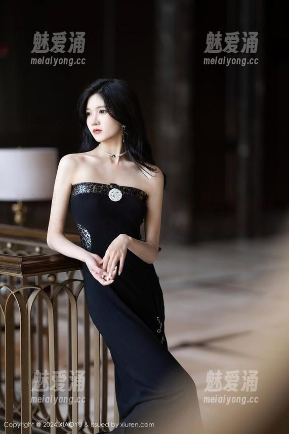 语画界 - 给我点时间，慢慢欣赏芝芝booty的连体衣原图，真是让我停不下来！