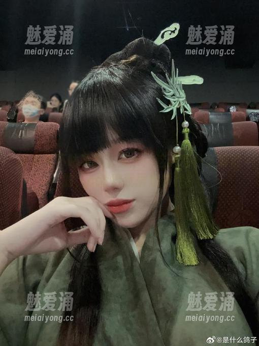 阿九从不咕咕的卡芙卡：这还有什么好说的，cos得我屏息以待！