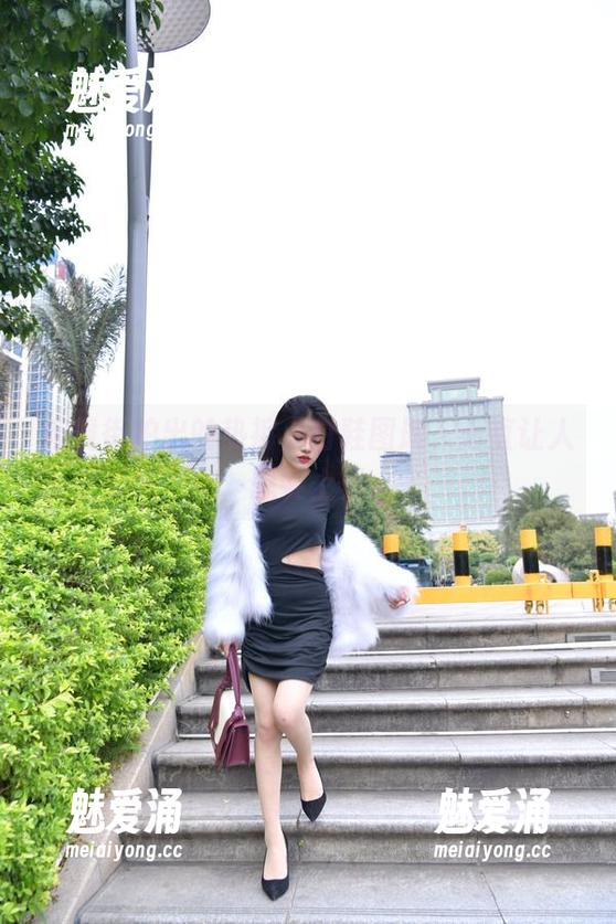 魔镜街拍出的热裤小白鞋图册，简直让人想要上天